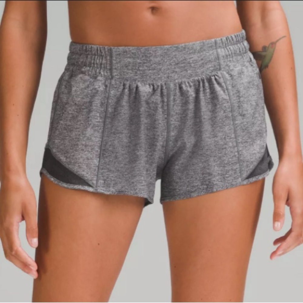 Lululemon Hotty Hot Low-Rise Lined Short 2.5" size 6
